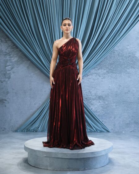 فستان سهرة بلون عودي داكن