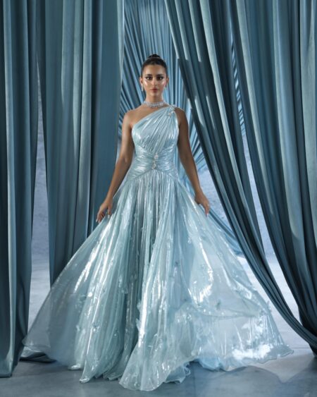 فستان سهرة بكتف واحد لامع