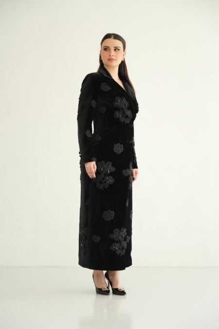 بليزر تصميم انيق وواقي خامه المخمل بإضافه شغل تطريز بشغل ناعم